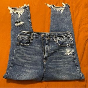 American Eagle distresses jeans